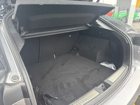 DU25VVM Renault Rafale E-Tech FHEV Iconic Esprit Alpine 5dr Auto 4C Thumbnail #19