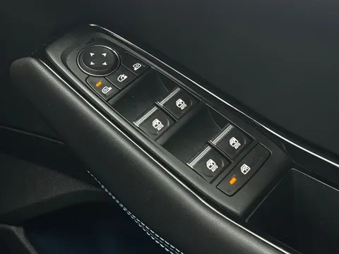 DU25VVM Renault Rafale E-Tech FHEV Iconic Esprit Alpine 5dr Auto 4C Thumbnail #26