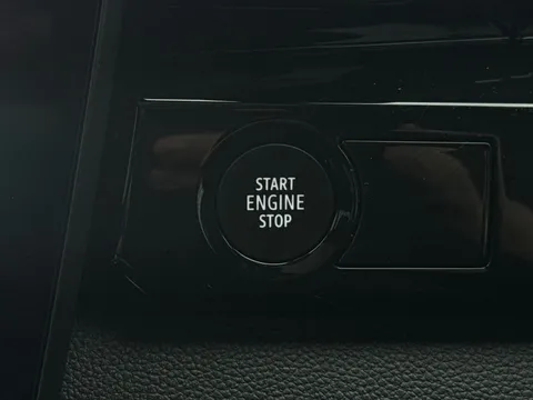 DU25VVM Renault Rafale E-Tech FHEV Iconic Esprit Alpine 5dr Auto 4C Thumbnail #27