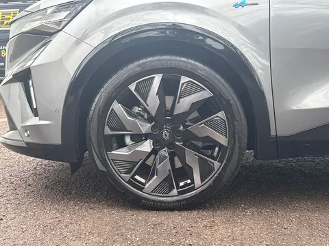 DU25VVM Renault Rafale E-Tech FHEV Iconic Esprit Alpine 5dr Auto 4C Thumbnail #32