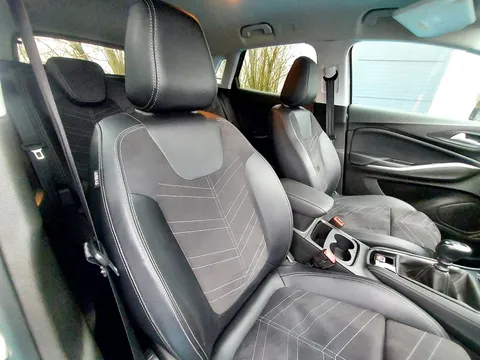 DE72YXU Vauxhall Grandland 1.2 Turbo Ultimate 5dr Thumbnail #16