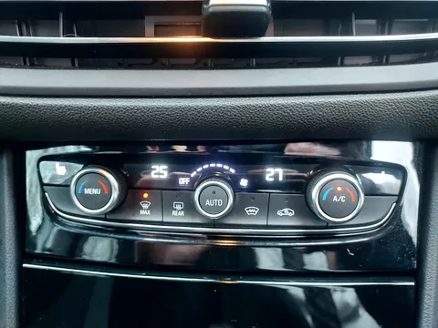 DE72YXU Vauxhall Grandland 1.2 Turbo Ultimate 5dr Thumbnail #31