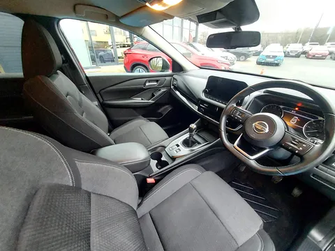 DX22YXD Nissan Qashqai 1.3 DiG-T MH N-Connecta 5dr Thumbnail #12