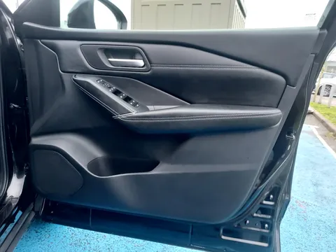 DX22YXD Nissan Qashqai 1.3 DiG-T MH N-Connecta 5dr Thumbnail #13