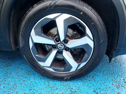 DX22YXD Nissan Qashqai 1.3 DiG-T MH N-Connecta 5dr Thumbnail #14