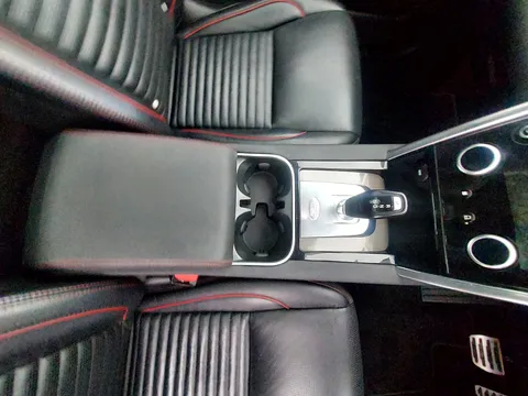 OW69CFE Land Rover Discovery Sport 2.0 D180 R-Dynamic SE 5dr Auto Thumbnail #13