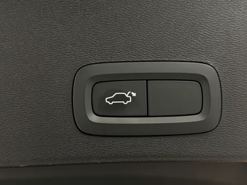 PJ70EBA Volvo XC40 2.0 B4P Inscription Pro 5dr Auto Thumbnail #30