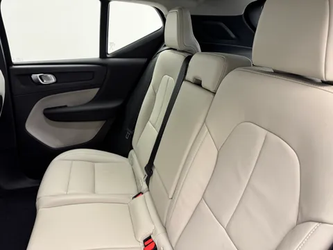 PJ70EBA Volvo XC40 2.0 B4P Inscription Pro 5dr Auto Thumbnail #11