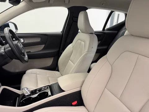PJ70EBA Volvo XC40 2.0 B4P Inscription Pro 5dr Auto Thumbnail #10