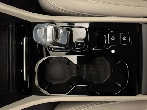 PJ70EBA Volvo XC40 2.0 B4P Inscription Pro 5dr Auto Thumbnail #15