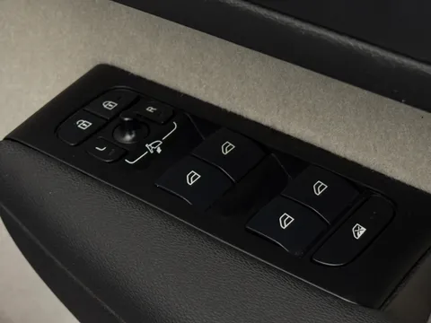 PJ70EBA Volvo XC40 2.0 B4P Inscription Pro 5dr Auto Thumbnail #20