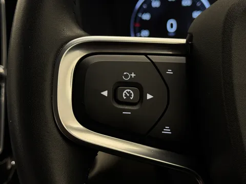 PJ70EBA Volvo XC40 2.0 B4P Inscription Pro 5dr Auto Thumbnail #24