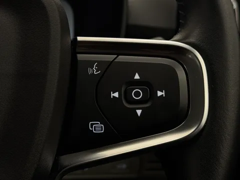PJ70EBA Volvo XC40 2.0 B4P Inscription Pro 5dr Auto Thumbnail #25