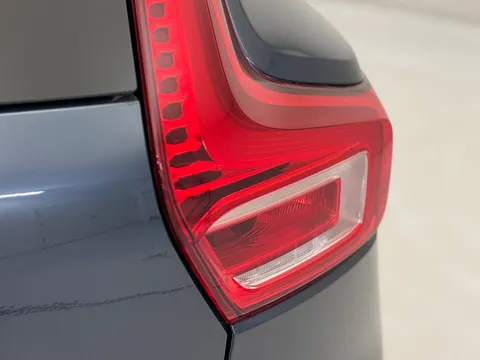 PJ70EBA Volvo XC40 2.0 B4P Inscription Pro 5dr Auto Thumbnail #36