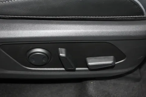 EF25CYG Hyundai Tucson 1.6T Plug-in Hybrid Ultimate 5dr Auto Thumbnail #19