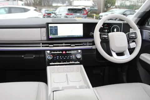 ET24YNJ Hyundai Santa Fe 1.6 TGDi Plug-in Hybrid Ultimate 5dr 4WD Auto Thumbnail #7