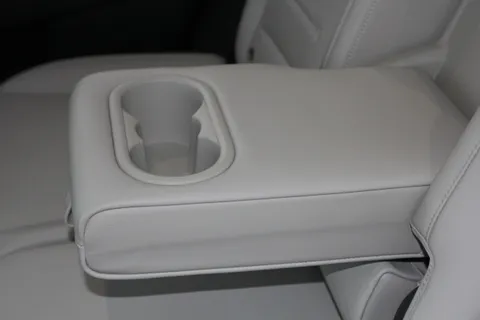 ET24YNJ Hyundai Santa Fe 1.6 TGDi Plug-in Hybrid Ultimate 5dr 4WD Auto Thumbnail #10