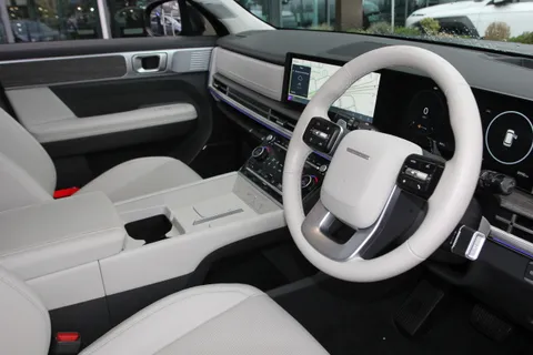 ET24YNJ Hyundai Santa Fe 1.6 TGDi Plug-in Hybrid Ultimate 5dr 4WD Auto Thumbnail #11