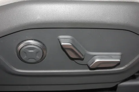 ET24YNJ Hyundai Santa Fe 1.6 TGDi Plug-in Hybrid Ultimate 5dr 4WD Auto Thumbnail #28