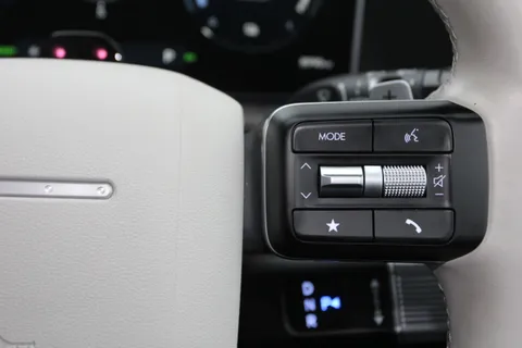 ET24YNJ Hyundai Santa Fe 1.6 TGDi Plug-in Hybrid Ultimate 5dr 4WD Auto Thumbnail #24