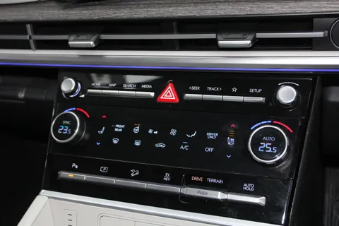 ET24YNJ Hyundai Santa Fe 1.6 TGDi Plug-in Hybrid Ultimate 5dr 4WD Auto Thumbnail #20