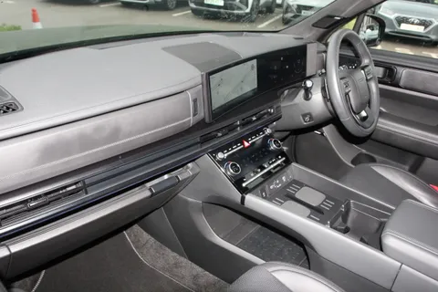 MA25VWV Hyundai Santa Fe 1.6 TGDi Plug-in Hybrid Calligraphy 5dr 4WD Auto Thumbnail #3