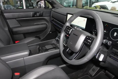 MA25VWV Hyundai Santa Fe 1.6 TGDi Plug-in Hybrid Calligraphy 5dr 4WD Auto Thumbnail #10