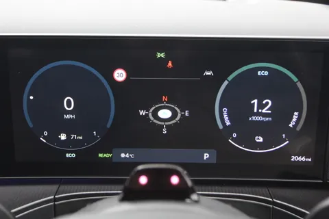 MA25VWV Hyundai Santa Fe 1.6 TGDi Plug-in Hybrid Calligraphy 5dr 4WD Auto Thumbnail #16