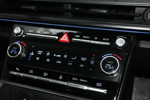 MA25VWV Hyundai Santa Fe 1.6 TGDi Plug-in Hybrid Calligraphy 5dr 4WD Auto Thumbnail #21