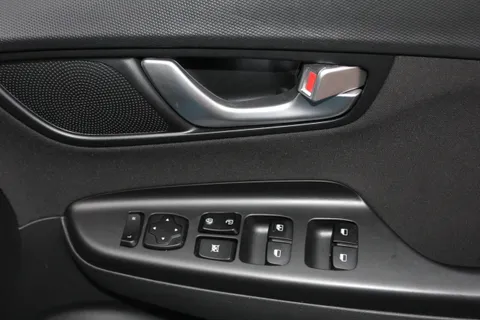 24 of 41 for Hyundai Kona 1.6 GDi Hybrid SE Connect 5dr DCT