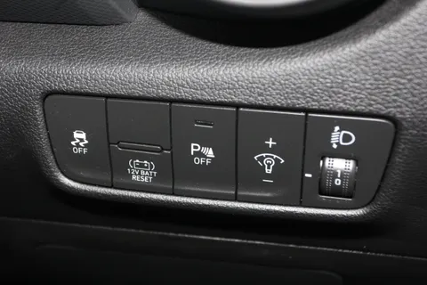 25 of 41 for Hyundai Kona 1.6 GDi Hybrid SE Connect 5dr DCT