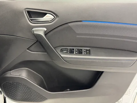 FL25NYO Renault Captur 1.6 E-Tech Full Hybrid 145 Esprit Alpine 5dr Auto Thumbnail #17