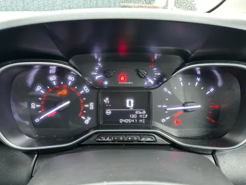 DN22YUJ Citroën C3 Aircross 1.2 PureTech 110 Shine 5dr Thumbnail #12