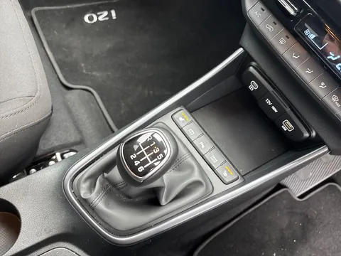 MV75VUX Hyundai i20 1.0T GDi Premium 5dr Thumbnail #13