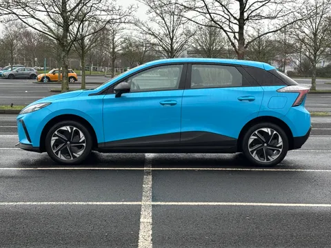 DK73XXH Mg Motor Uk Mg4 125kW SE EV 51kWh 5dr Auto Thumbnail #4