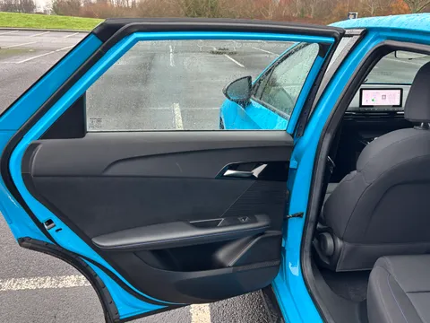 DK73XXH Mg Motor Uk Mg4 125kW SE EV 51kWh 5dr Auto Thumbnail #44