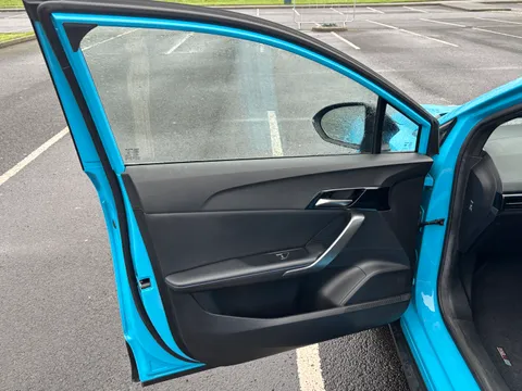 DK73XXH Mg Motor Uk Mg4 125kW SE EV 51kWh 5dr Auto Thumbnail #47