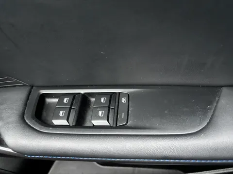 DK73XXH Mg Motor Uk Mg4 125kW SE EV 51kWh 5dr Auto Thumbnail #50