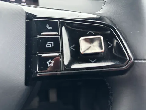 DK73XXH Mg Motor Uk Mg4 125kW SE EV 51kWh 5dr Auto Thumbnail #52