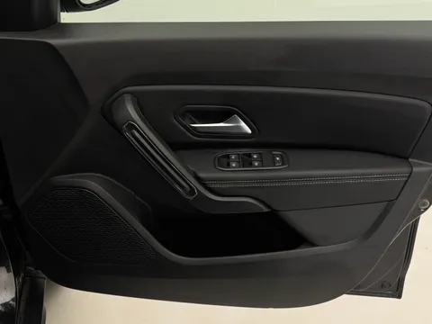 DS22NWB Dacia Duster 1.3 TCe 130 Prestige 5dr Thumbnail #18