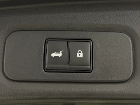 OW74YGX Nissan Qashqai 1.3 DiG-T MH 158 Tekna 5dr Xtronic Thumbnail #12