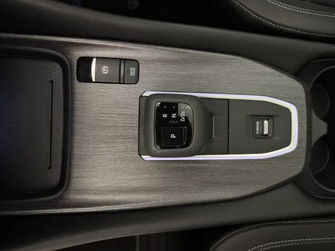 OW74YGX Nissan Qashqai 1.3 DiG-T MH 158 Tekna 5dr Xtronic Thumbnail #17