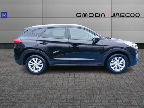 DX69XZW Hyundai Tucson 1.6 TGDi 177 SE Nav 5dr 2WD DCT Thumbnail #9