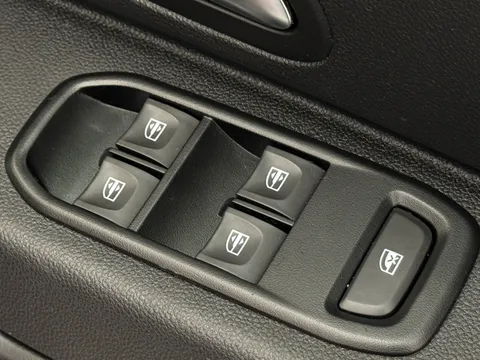 DV22YRR Dacia Duster 1.3 TCe 130 Comfort 5dr Thumbnail #19