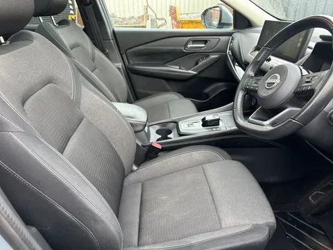 PJ72YWT Nissan Qashqai 1.5 E-Power N-Connecta [Glass Roof] 5dr Auto Thumbnail #17