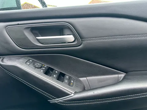 PJ72YWT Nissan Qashqai 1.5 E-Power N-Connecta [Glass Roof] 5dr Auto Thumbnail #18