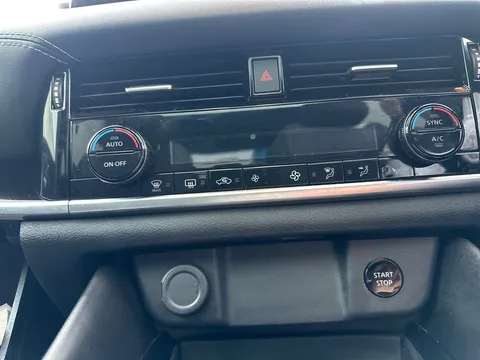 PJ72YWT Nissan Qashqai 1.5 E-Power N-Connecta [Glass Roof] 5dr Auto Thumbnail #25