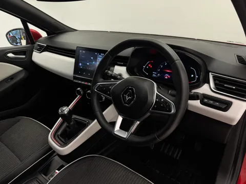 18 of 30 for Renault Clio 1.0 TCe 90 SE Edition 5dr