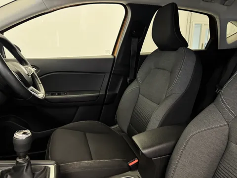 DS71MYZ Renault Captur 1.0 TCE 90 Iconic 5dr Thumbnail #11