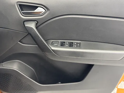 DS71MYZ Renault Captur 1.0 TCE 90 Iconic 5dr Thumbnail #15